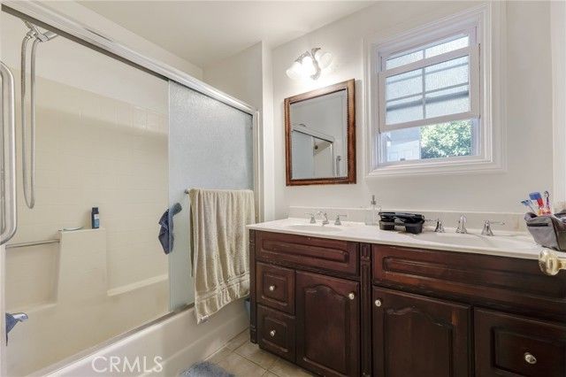 7630 Jellico, Northridge (los Angeles), CA 91325