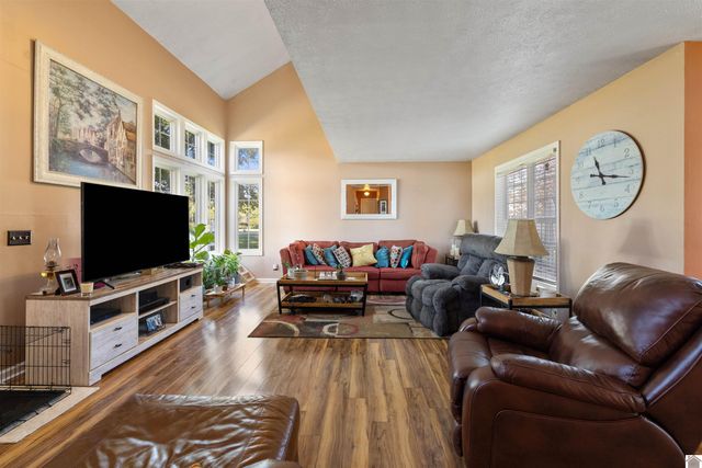 104 Fairview Drive, Mayfield, KY 42066