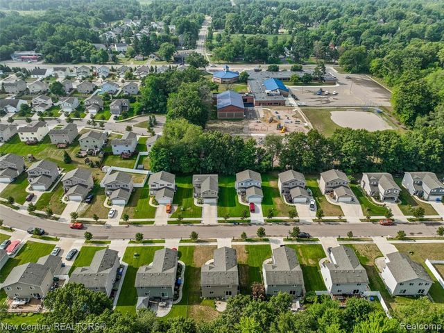 6496 Skylar Lane, Waterford, MI 48327