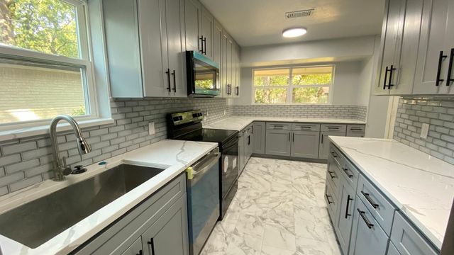 1016 Keith Drive, Hurst, TX 76053