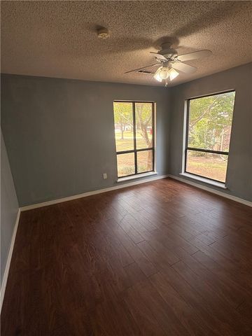 2642 Golden Oaks Drive, Fayetteville, AR 72703