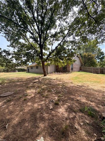 2642 Golden Oaks Drive, Fayetteville, AR 72703