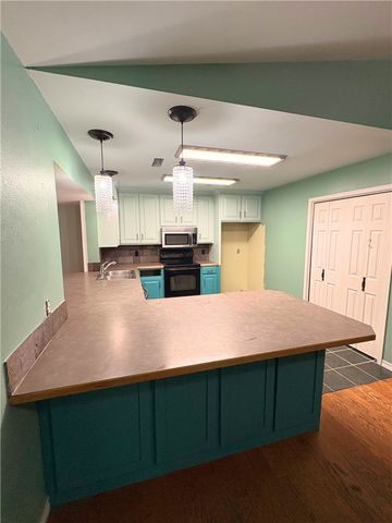 2642 Golden Oaks Drive, Fayetteville, AR 72703