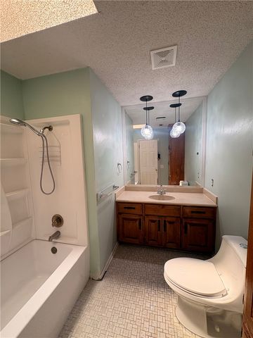 2642 Golden Oaks Drive, Fayetteville, AR 72703