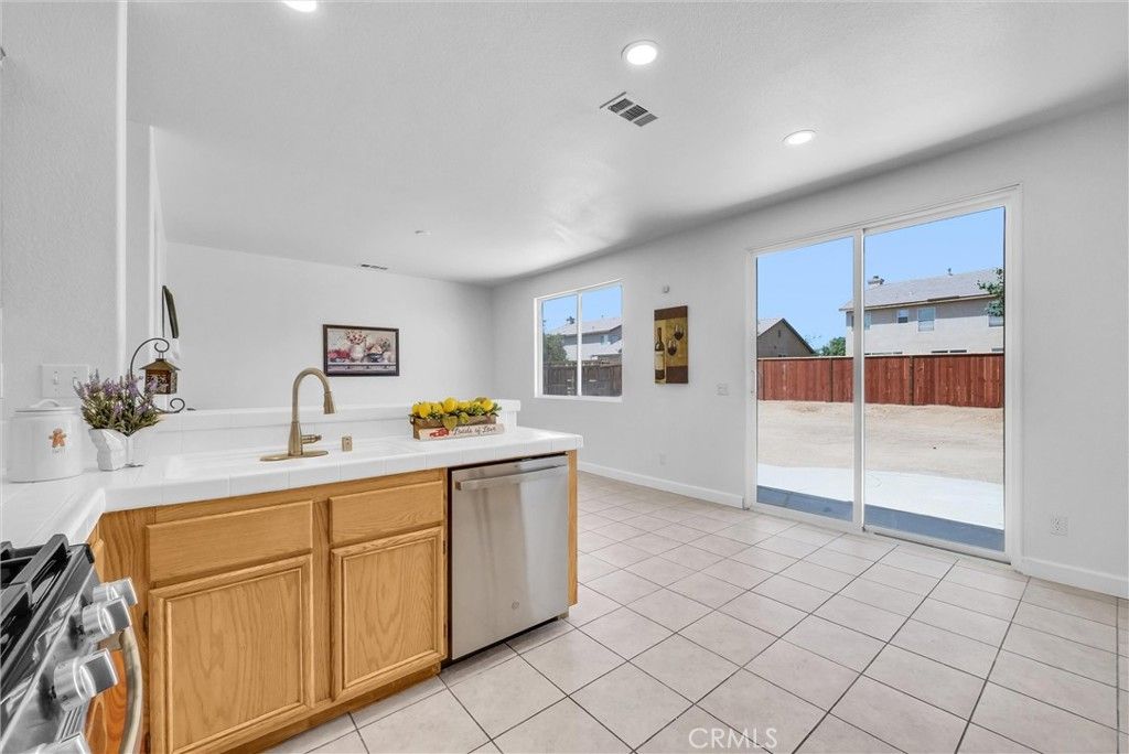 Image 11 of property listing at 13584 Kitty Hawk, Victorville, CA 92392