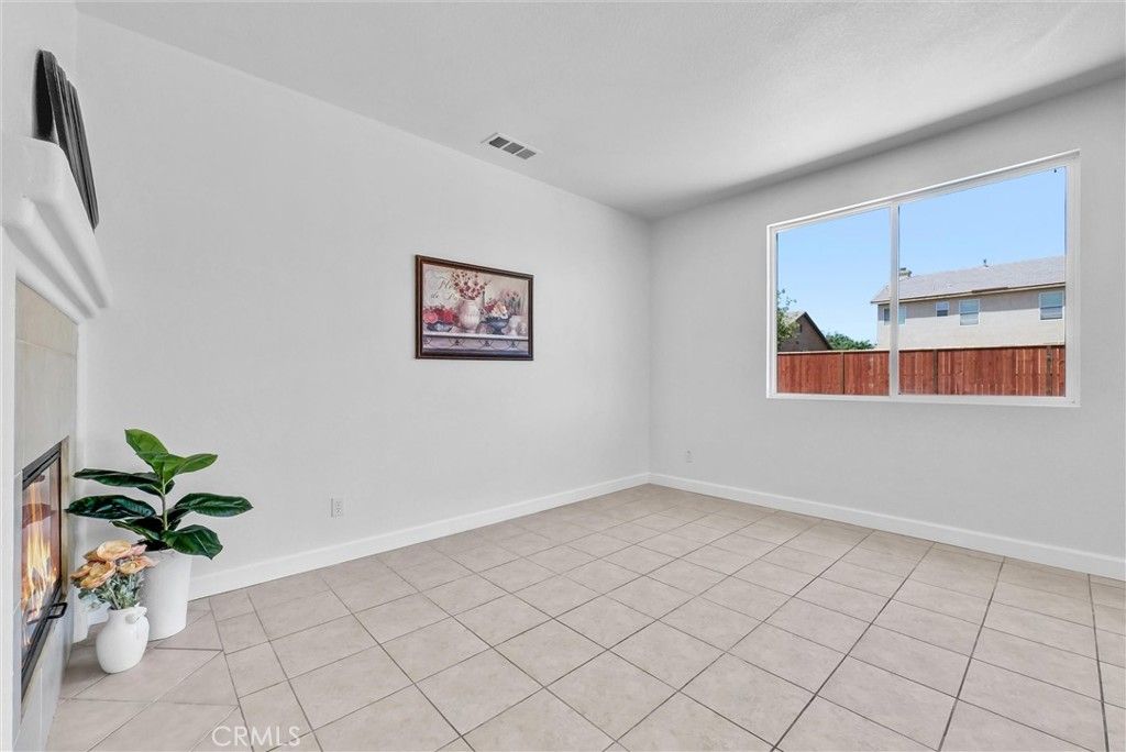 Image 6 of property listing at 13584 Kitty Hawk, Victorville, CA 92392