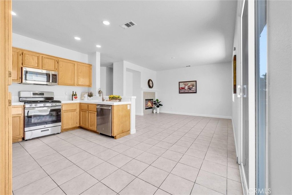 Image 7 of property listing at 13584 Kitty Hawk, Victorville, CA 92392