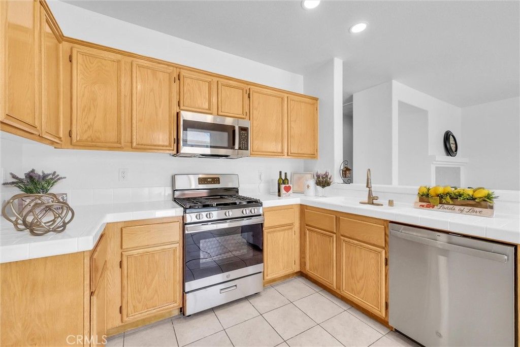 Image 9 of property listing at 13584 Kitty Hawk, Victorville, CA 92392