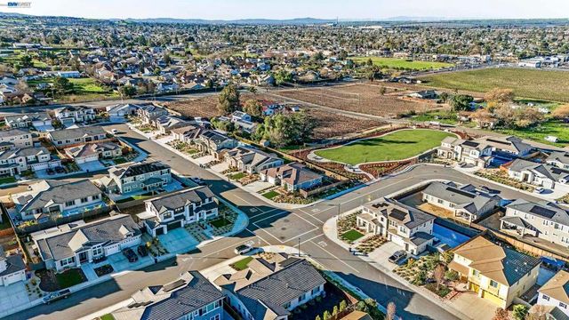 259 Eagle Nest Dr, Oakley, CA 94561