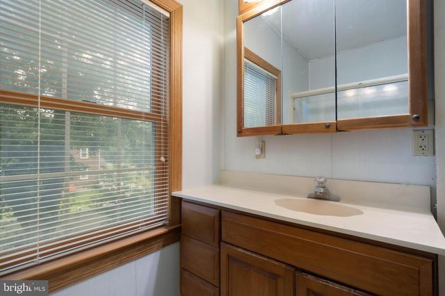 615 HAWKS BRIDGE ROAD, Carneys Point, NJ 08069
