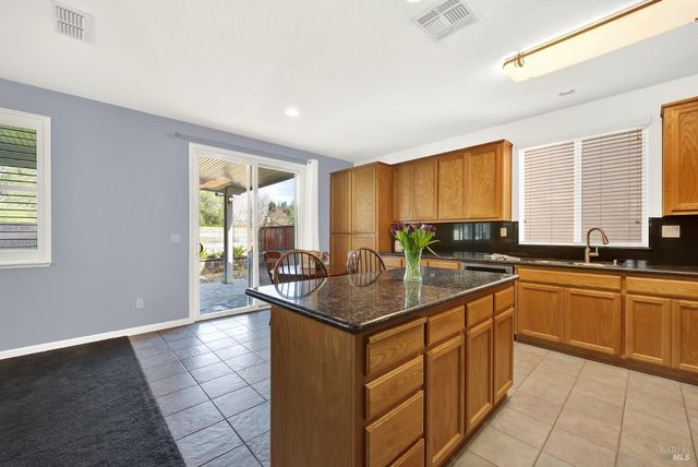 652 Greentree Cir, Fairfield, CA 94534