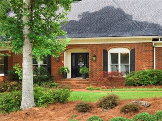 1040 Finnsbury Drive, Roswell, GA 30075