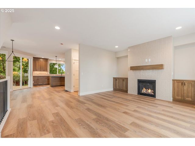 460 Se Haddock Ln, Hillsboro, OR 97123