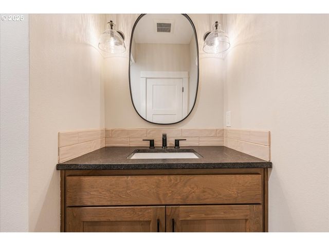 460 Se Haddock Ln, Hillsboro, OR 97123