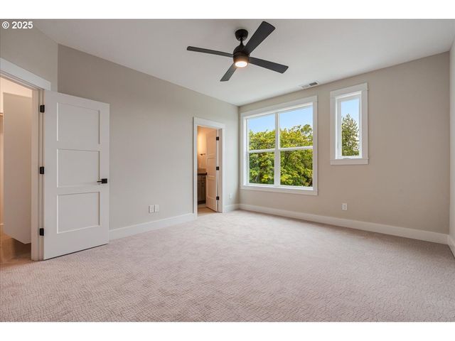 460 Se Haddock Ln, Hillsboro, OR 97123