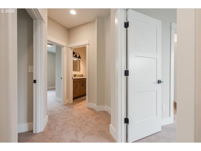 460 Se Haddock Ln, Hillsboro, OR 97123