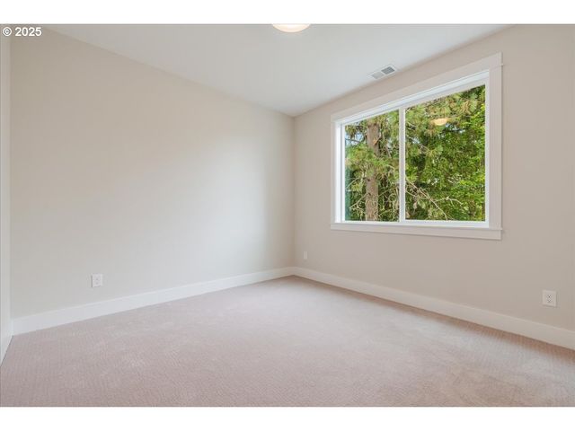 460 Se Haddock Ln, Hillsboro, OR 97123