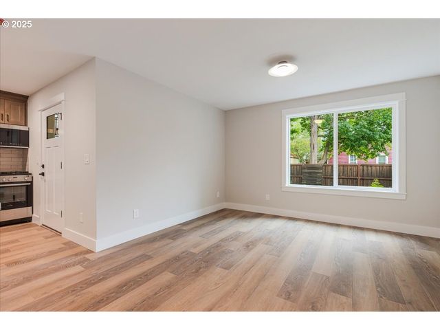 460 Se Haddock Ln, Hillsboro, OR 97123