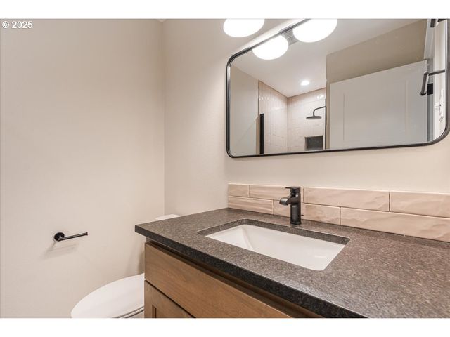 460 Se Haddock Ln, Hillsboro, OR 97123