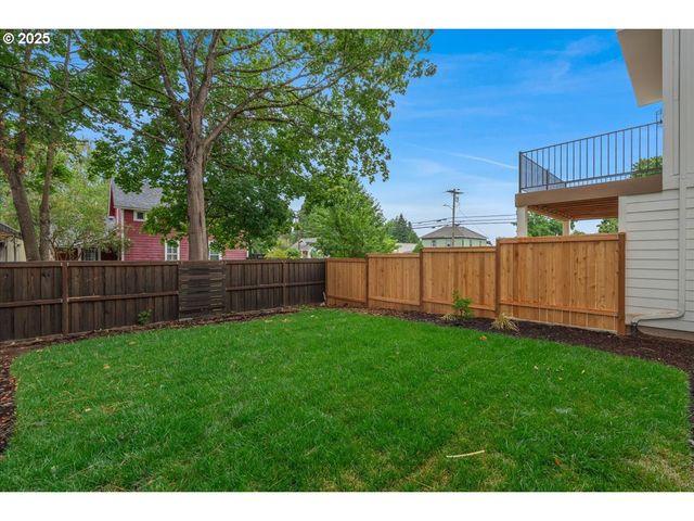 460 Se Haddock Ln, Hillsboro, OR 97123