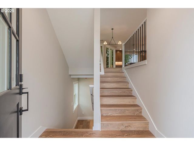 460 Se Haddock Ln, Hillsboro, OR 97123