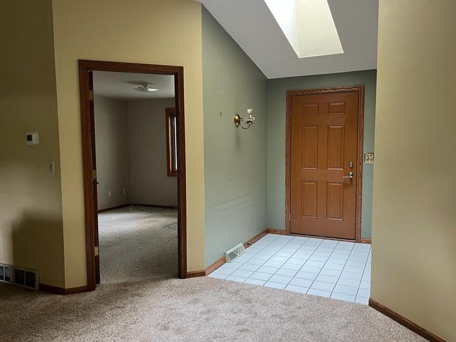2151 WOODCREST DRIVE, Green Bay, WI 54304