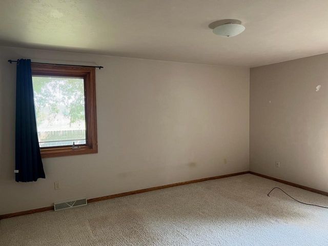 2151 WOODCREST DRIVE, Green Bay, WI 54304