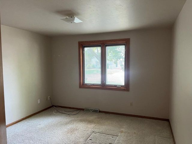 2151 WOODCREST DRIVE, Green Bay, WI 54304