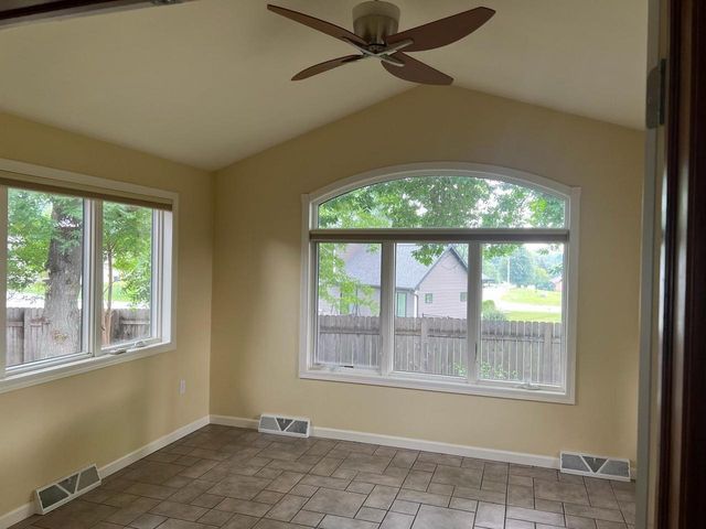 2151 WOODCREST DRIVE, Green Bay, WI 54304