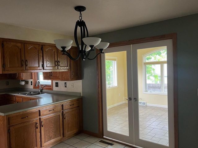 2151 WOODCREST DRIVE, Green Bay, WI 54304