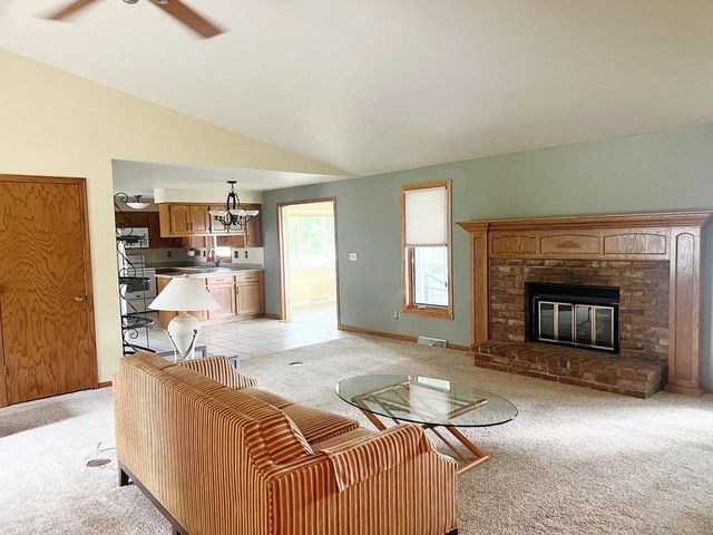2151 WOODCREST DRIVE, Green Bay, WI 54304
