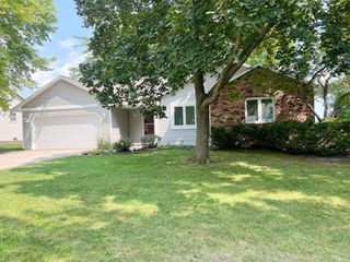 2151 WOODCREST DRIVE, Green Bay, WI 54304