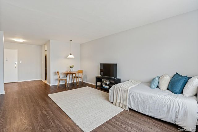 100 S. Ocean Avenue 2B, Freeport, NY 11520