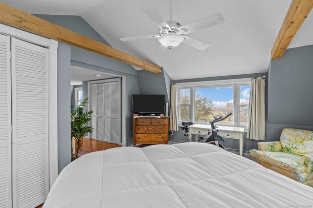 76 New Shore Road, Waterford, CT 06385