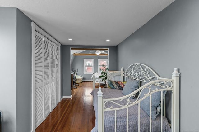 76 New Shore Road, Waterford, CT 06385