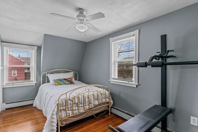 76 New Shore Road, Waterford, CT 06385