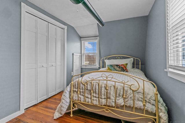 76 New Shore Road, Waterford, CT 06385