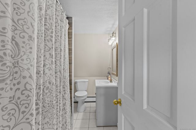 76 New Shore Road, Waterford, CT 06385