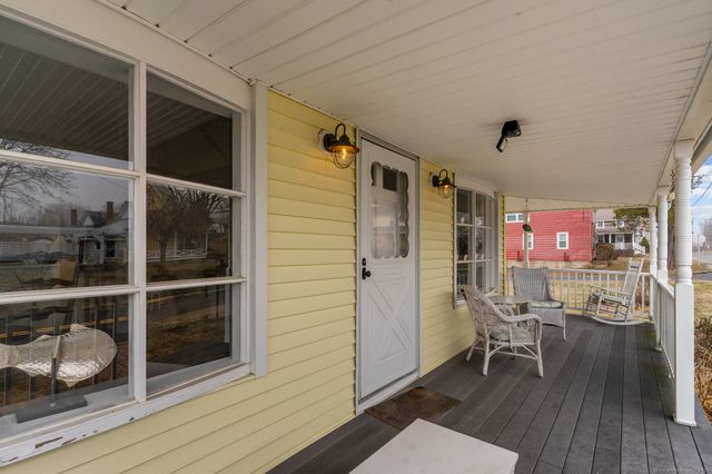 76 New Shore Road, Waterford, CT 06385