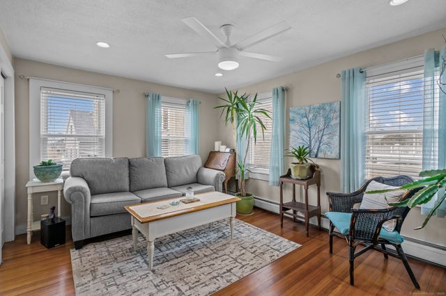 76 New Shore Road, Waterford, CT 06385