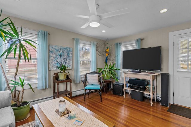 76 New Shore Road, Waterford, CT 06385