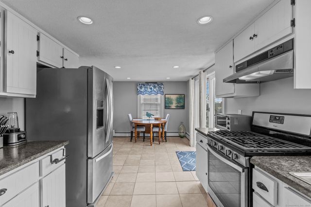 76 New Shore Road, Waterford, CT 06385