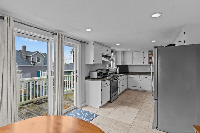 76 New Shore Road, Waterford, CT 06385