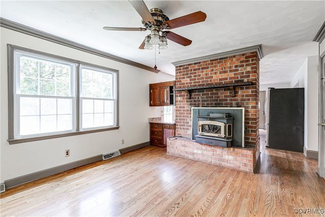 14261 Thomas Dr, Woodford, VA 22580