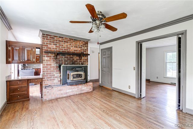 14261 Thomas Dr, Woodford, VA 22580