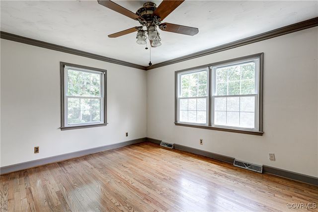 14261 Thomas Dr, Woodford, VA 22580