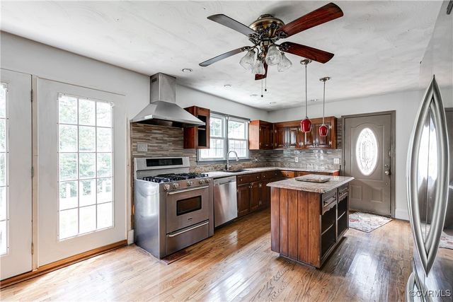 14261 Thomas Dr, Woodford, VA 22580