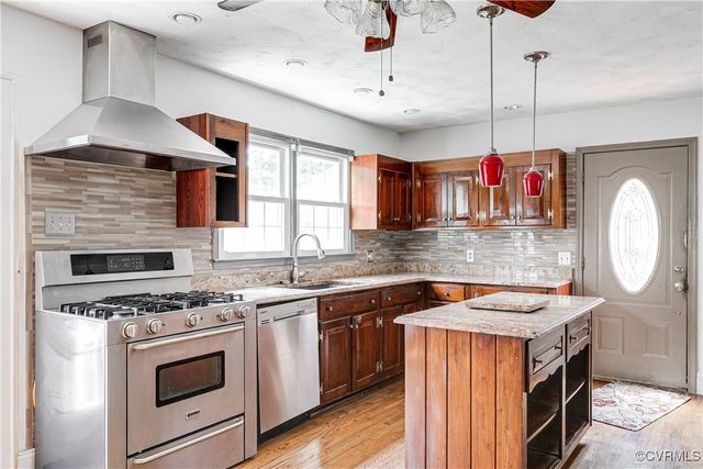 14261 Thomas Dr, Woodford, VA 22580