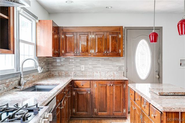 14261 Thomas Dr, Woodford, VA 22580