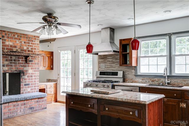 14261 Thomas Dr, Woodford, VA 22580